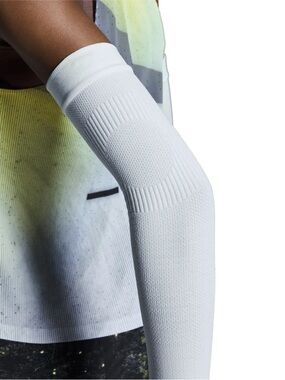 NWT son running performance arm sleeves XS-S white